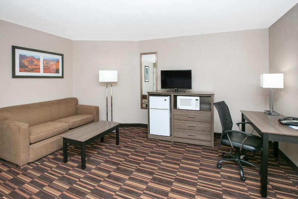 Baymont by Wyndham Plano - King Studio Suite - Non-Smoking