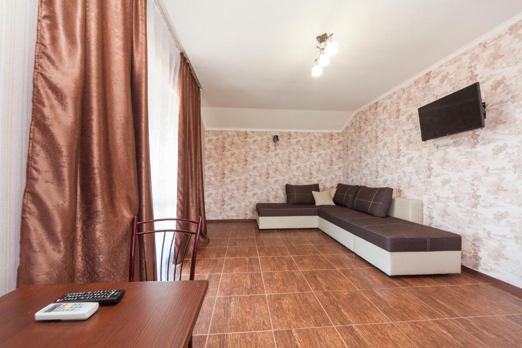 TV a/nebo společenská místnost v ubytování Villa Orchidea