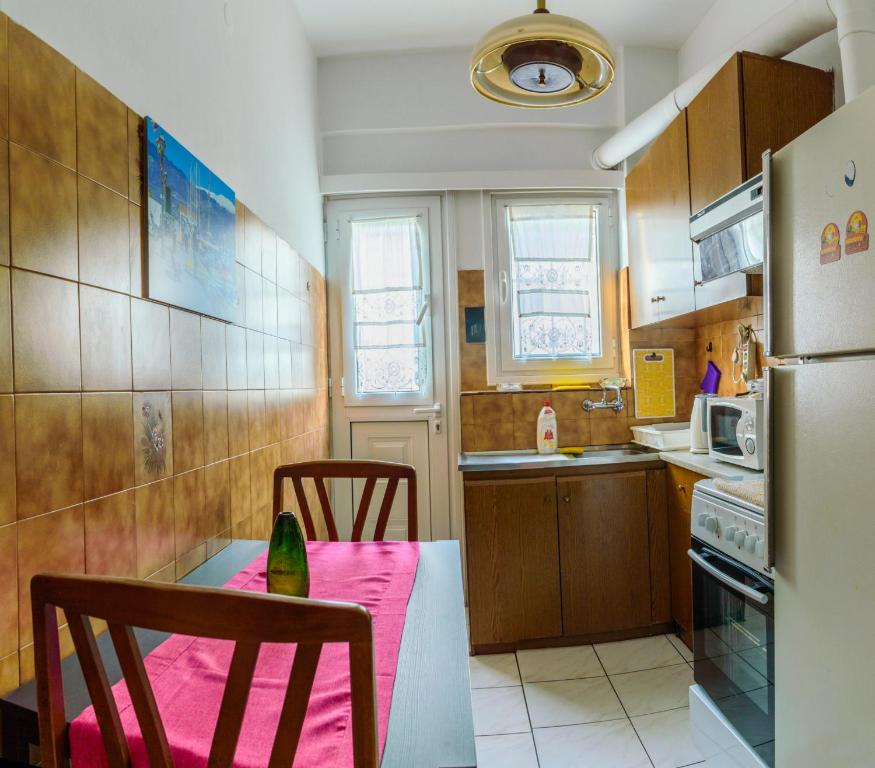 Kuchyňa alebo kuchynka v ubytovaní Cosy apartment for 4