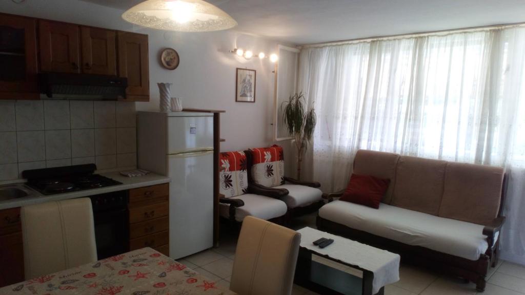 Kuhinja ili čajna kuhinja u objektu Apartment Bella