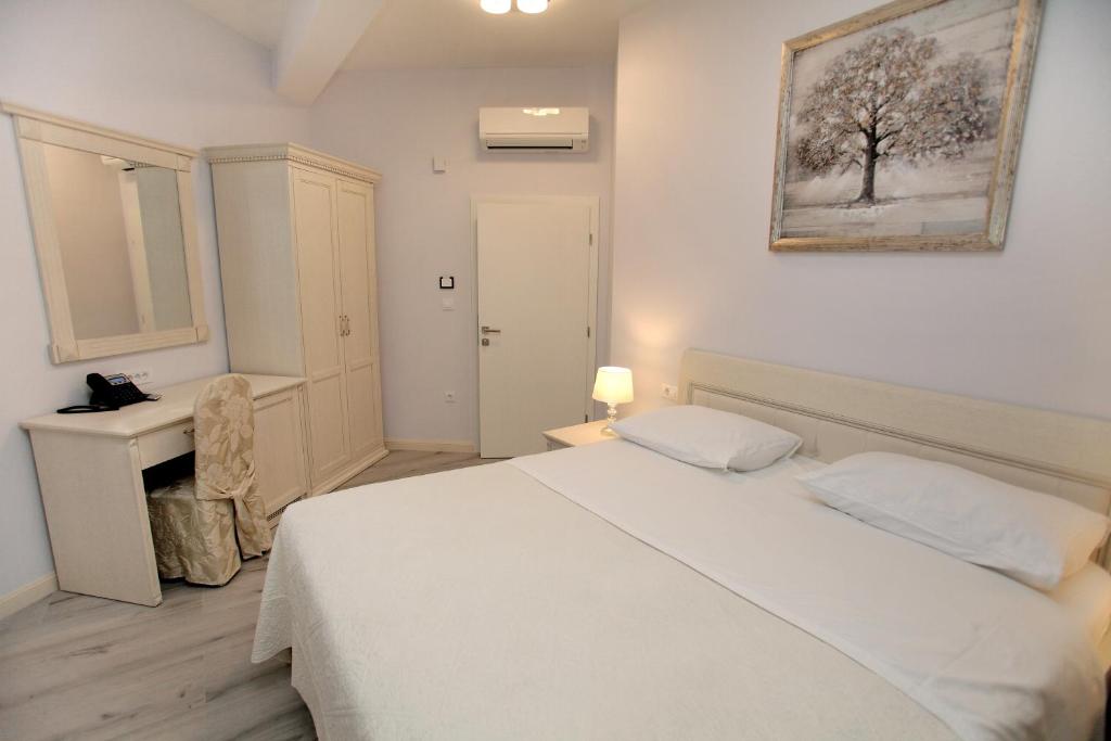 Postel nebo postele na pokoji v ubytování Hotel Bellevue Trogir