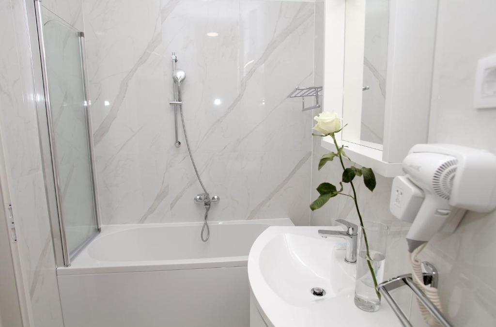Koupelna v ubytování Hotel Bellevue Trogir
