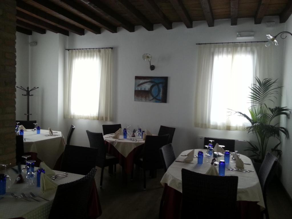 Restauracja lub miejsce do jedzenia w obiekcie Hotel La Vecchia Reggio