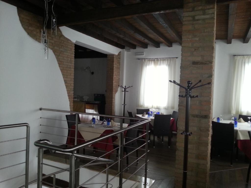 Restauracja lub miejsce do jedzenia w obiekcie Hotel La Vecchia Reggio