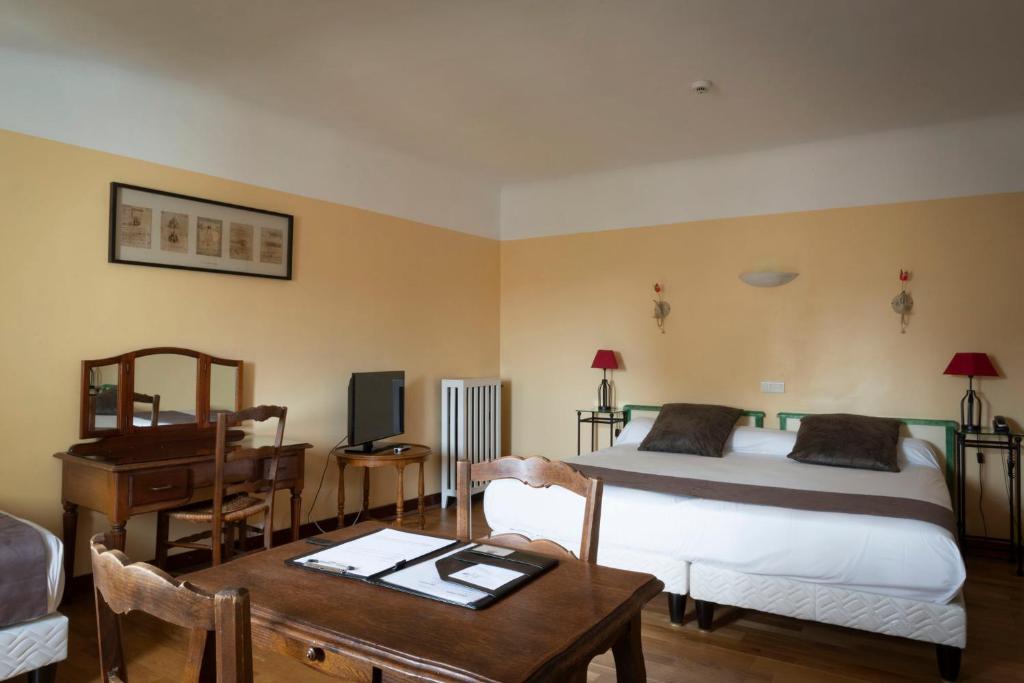 Postel nebo postele na pokoji v ubytování Hotel Du Forum