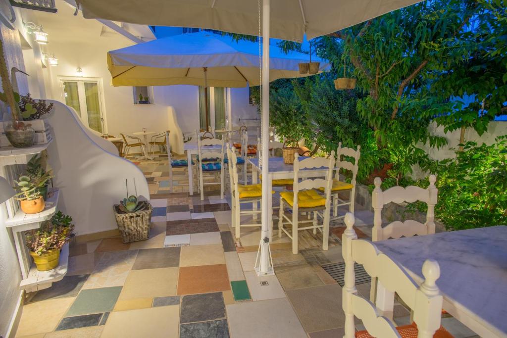 a restaurant with a table and chairs and umbrellas at Hotel Cyclades in Parikia