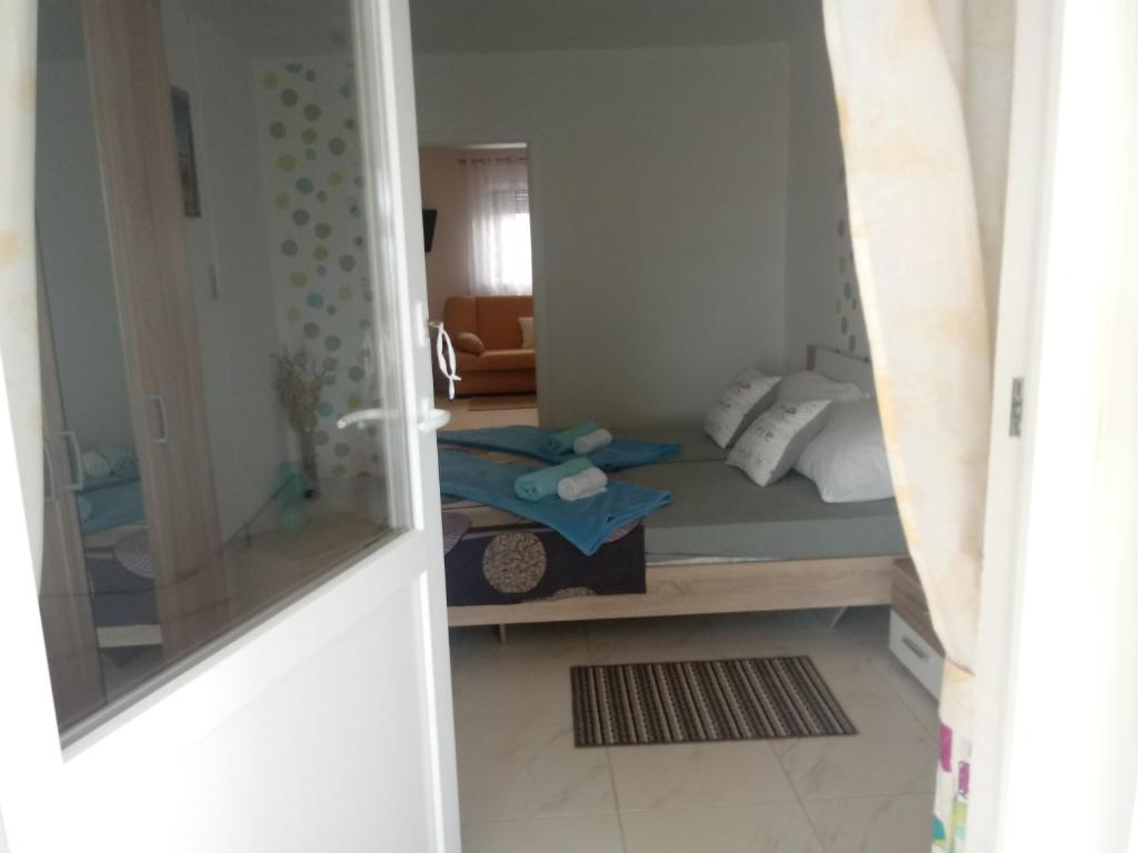 Posteľ alebo postele v izbe v ubytovaní Apartmani Fran Vir