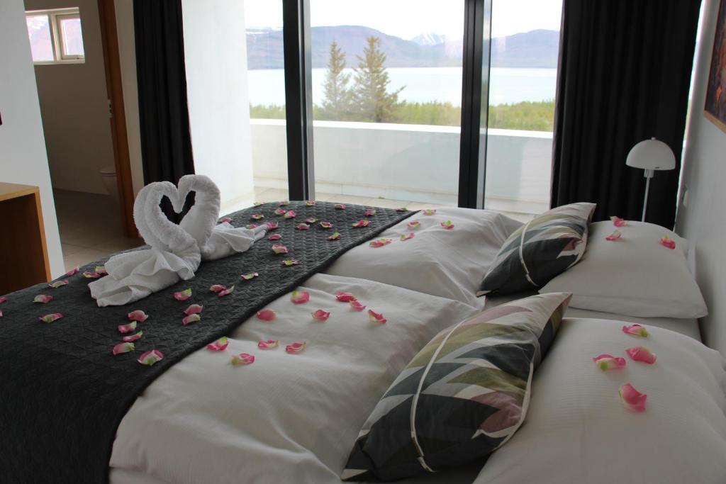 Postel nebo postele na pokoji v ubytování Apt. Hotel Hjalteyri