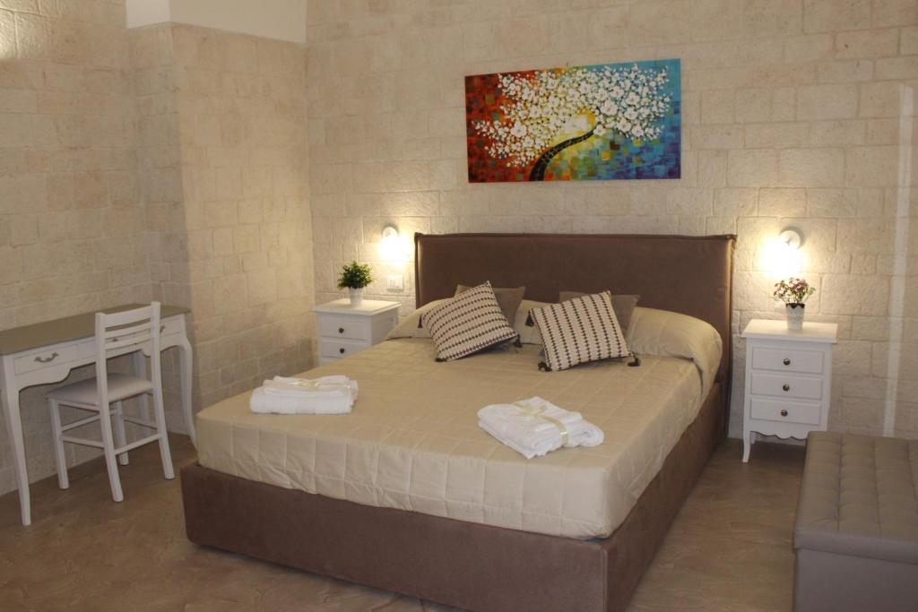 A bed or beds in a room at Dimora della Nonna