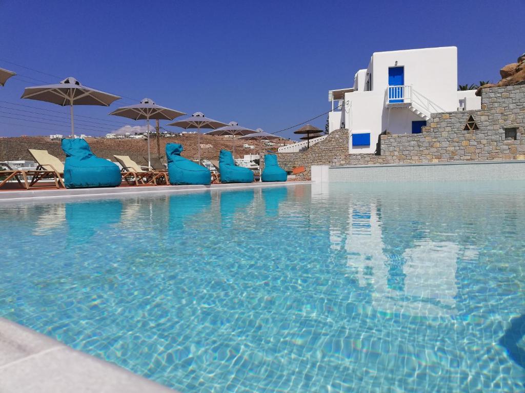 The swimming pool at or close to Pelagos Studios