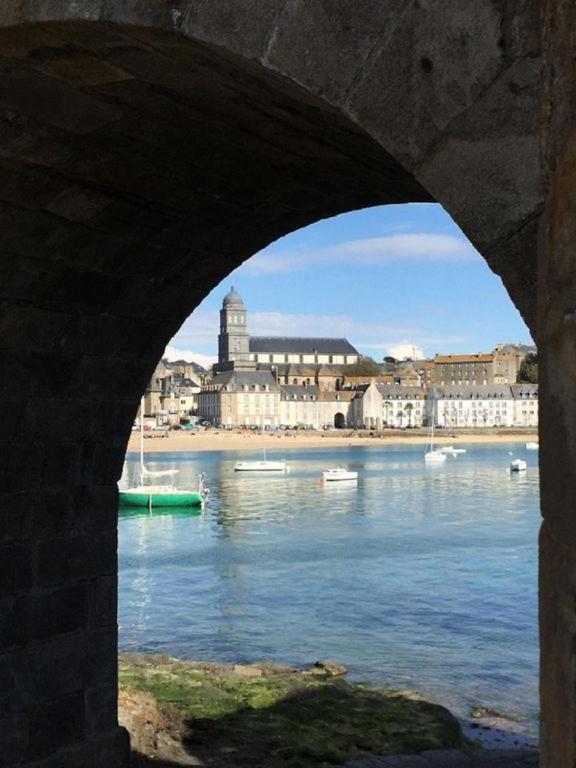Logement entier Saint Malo vue mer, proche FERRY, commerces et plage Solidor 50 m - 海景公寓