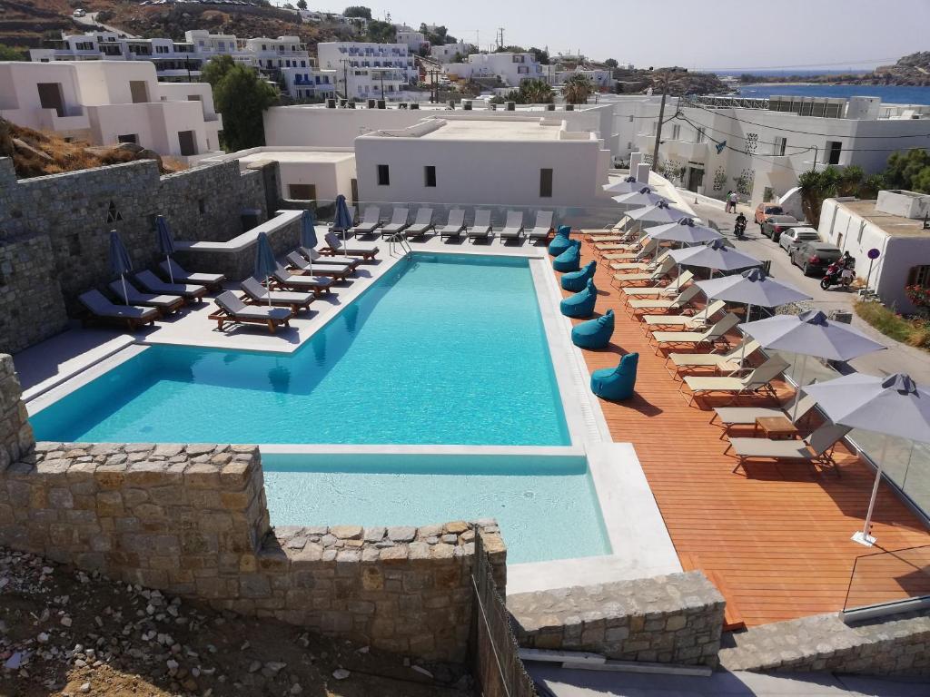 The swimming pool at or close to Pelagos Studios
