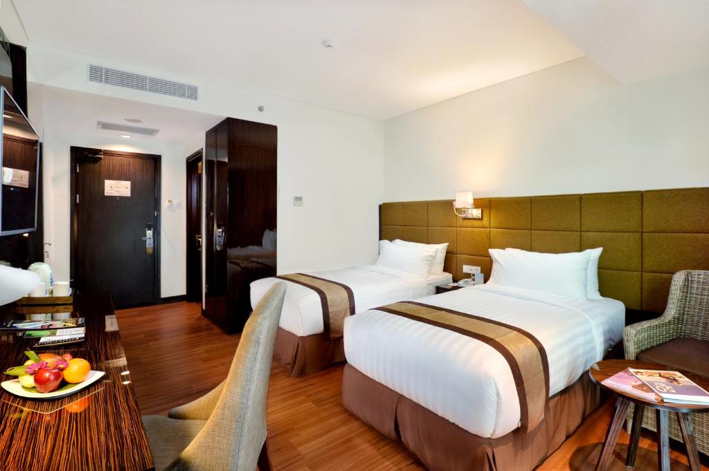 Postel nebo postele na pokoji v ubytování The Atrium Hotel & Resort Yogyakarta