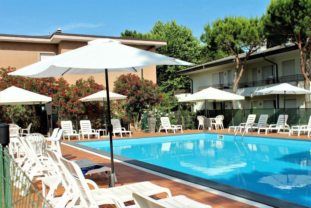 Bazén v ubytování Hotel Eden nebo v jeho okolí
