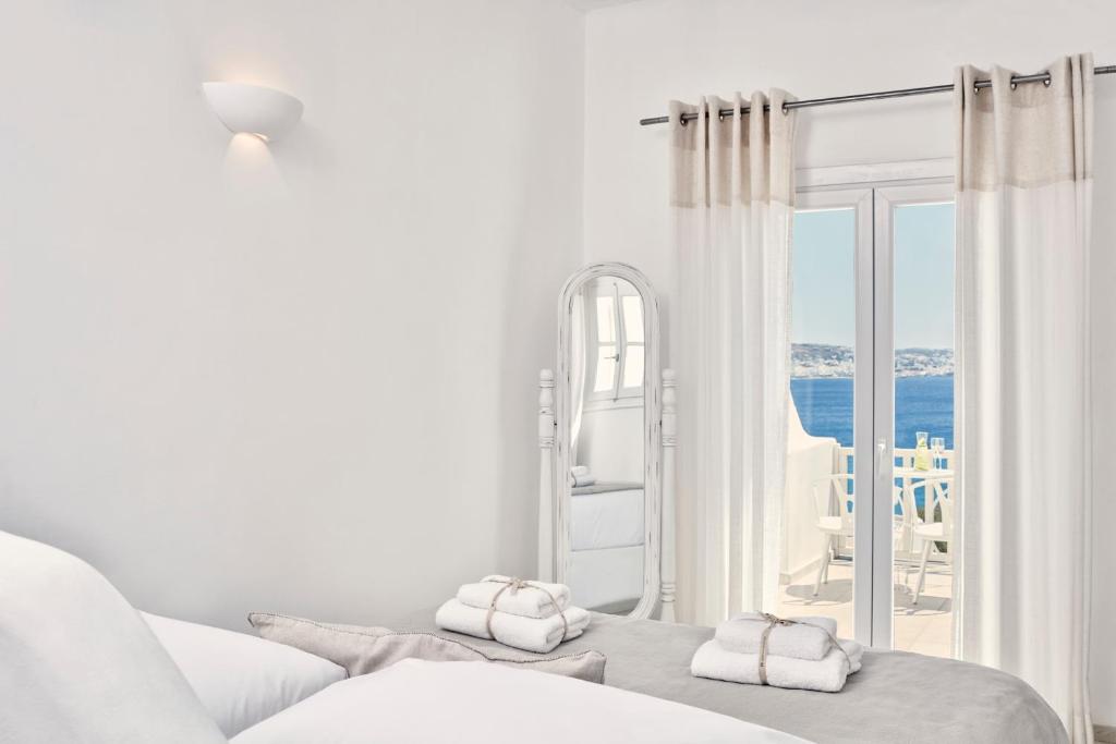 Posteľ alebo postele v izbe v ubytovaní Mykonos Princess Hotel