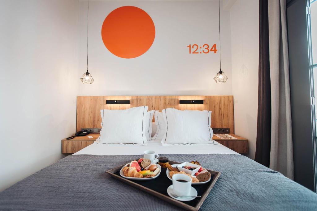 Una cama o camas en una habitación de Sandom