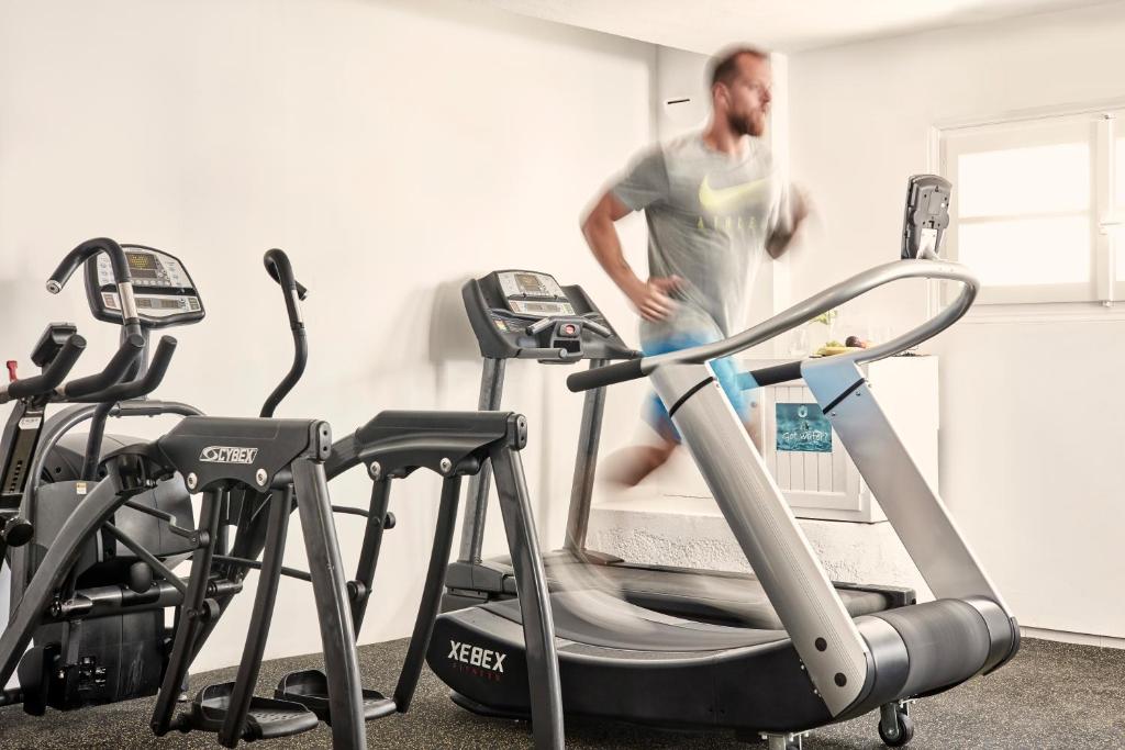 Posilňovňa alebo fitness centrum v ubytovaní Mykonos Princess Hotel
