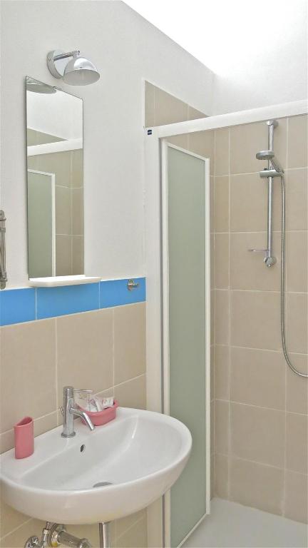 Koupelna v ubytování Hotel Paris