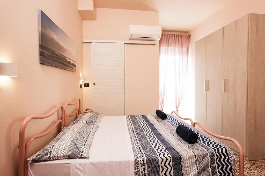Postel nebo postele na pokoji v ubytování Hotel Paris