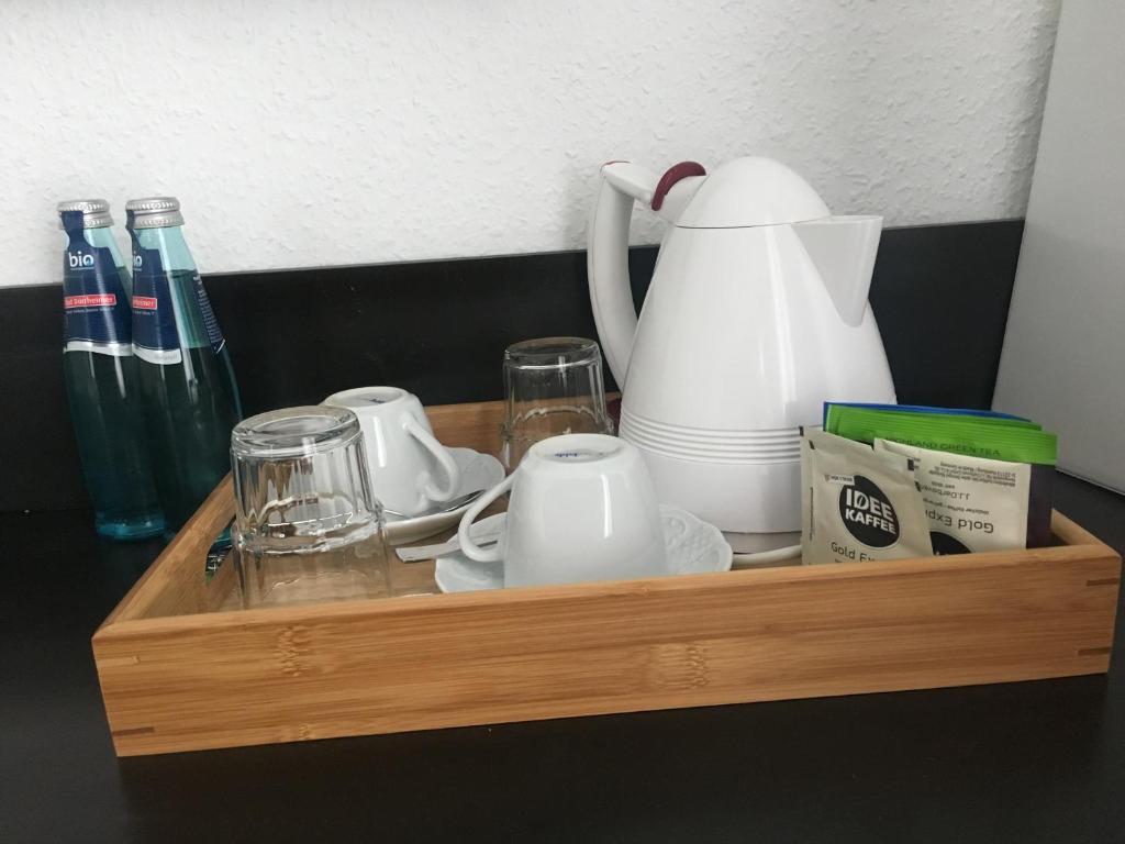 Příslušenství pro přípravu čaje a kávy v ubytování Hotel Scheffelhof