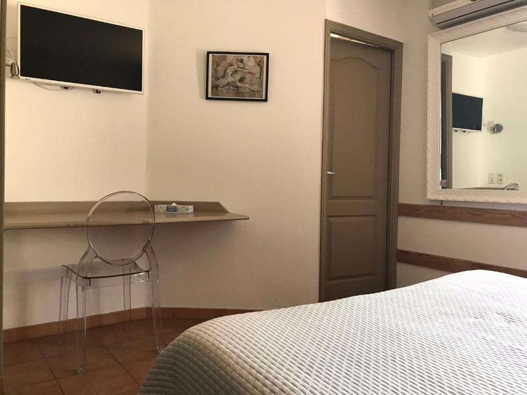 TV a/nebo společenská místnost v ubytování La Rapière