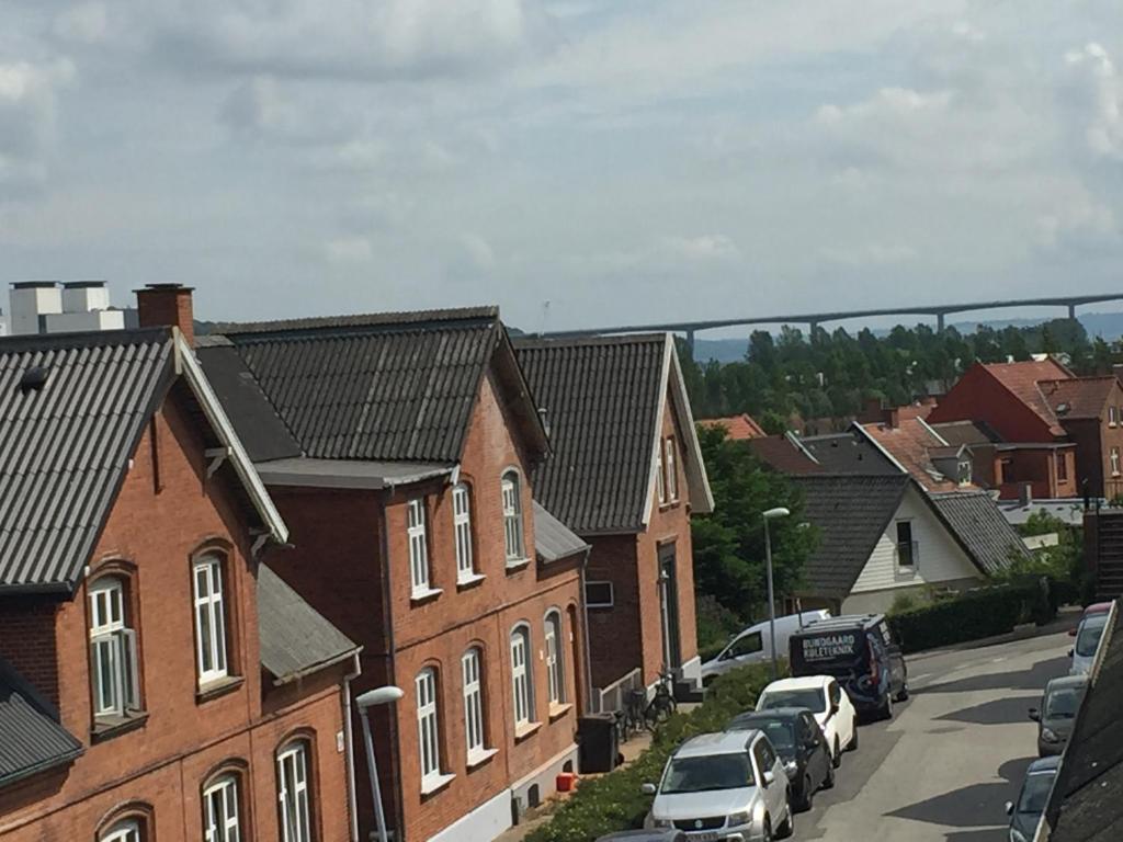 Nabolaget til gjestgiveriet eller et annet nabolag i nærheten