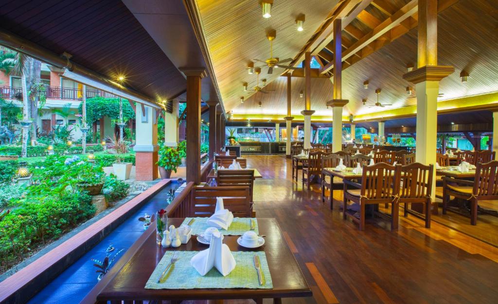 Restaurace v ubytování Khaolak Bayfront Resort