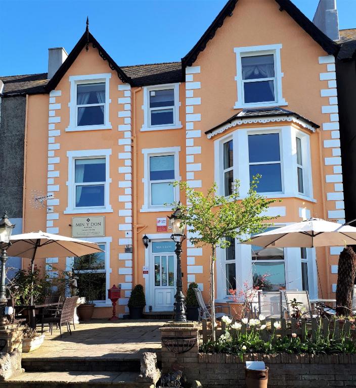 Min y Don Guest House in Llanfairfechan, Conwy, Wales