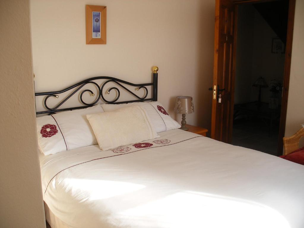 Postel nebo postele na pokoji v ubytování Doolin Cottage Accommodation