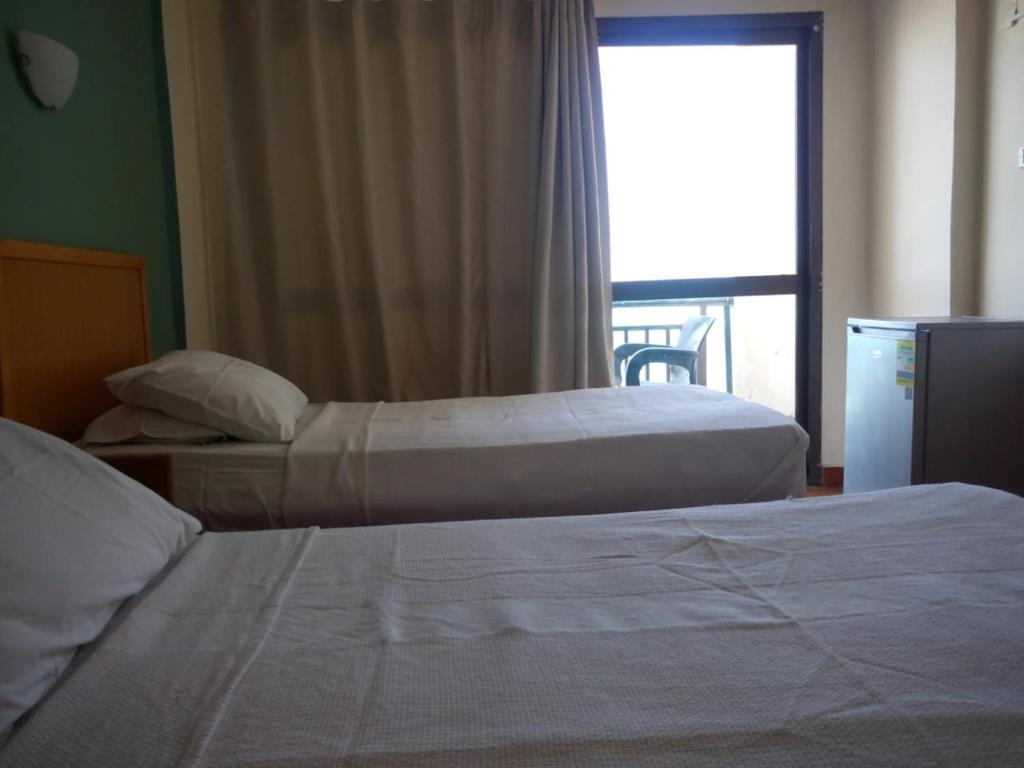 Postel nebo postele na pokoji v ubytování Royal Crown Hotel Marsa Matruh عائلات فقط