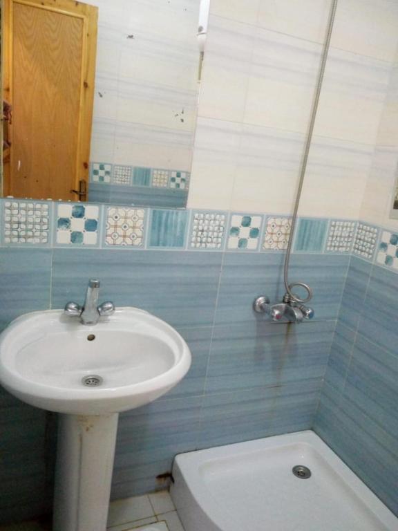 Koupelna v ubytování Royal Crown Hotel Marsa Matruh عائلات فقط