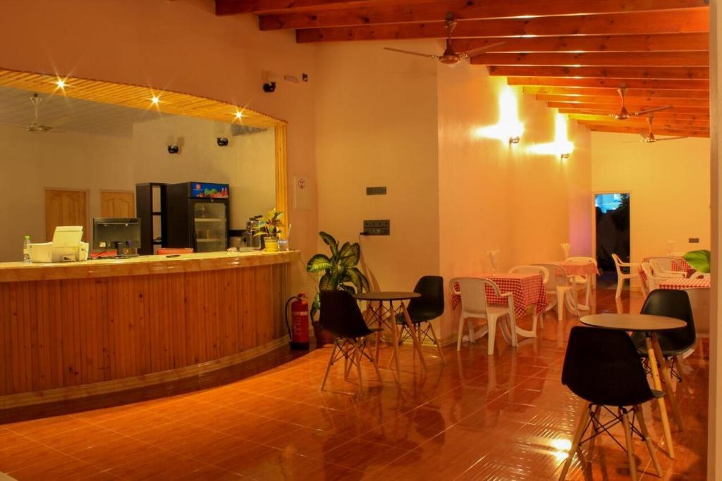 Restaurace v ubytování Evila Inn - Thoddoo