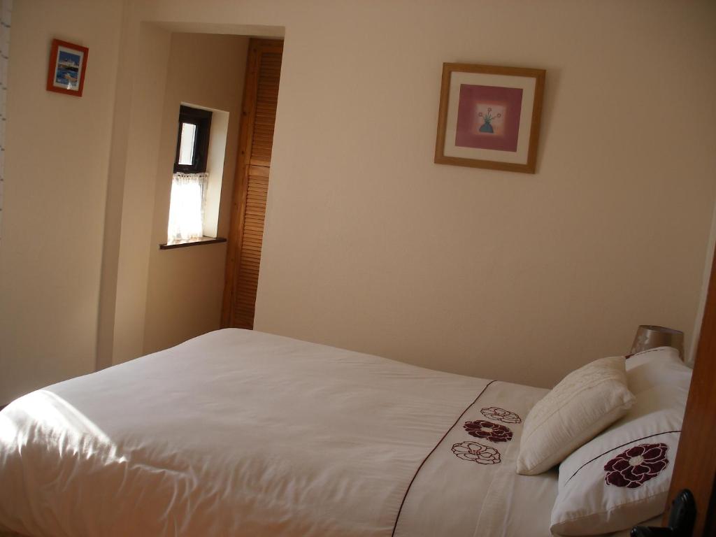 Postel nebo postele na pokoji v ubytování Doolin Cottage Accommodation
