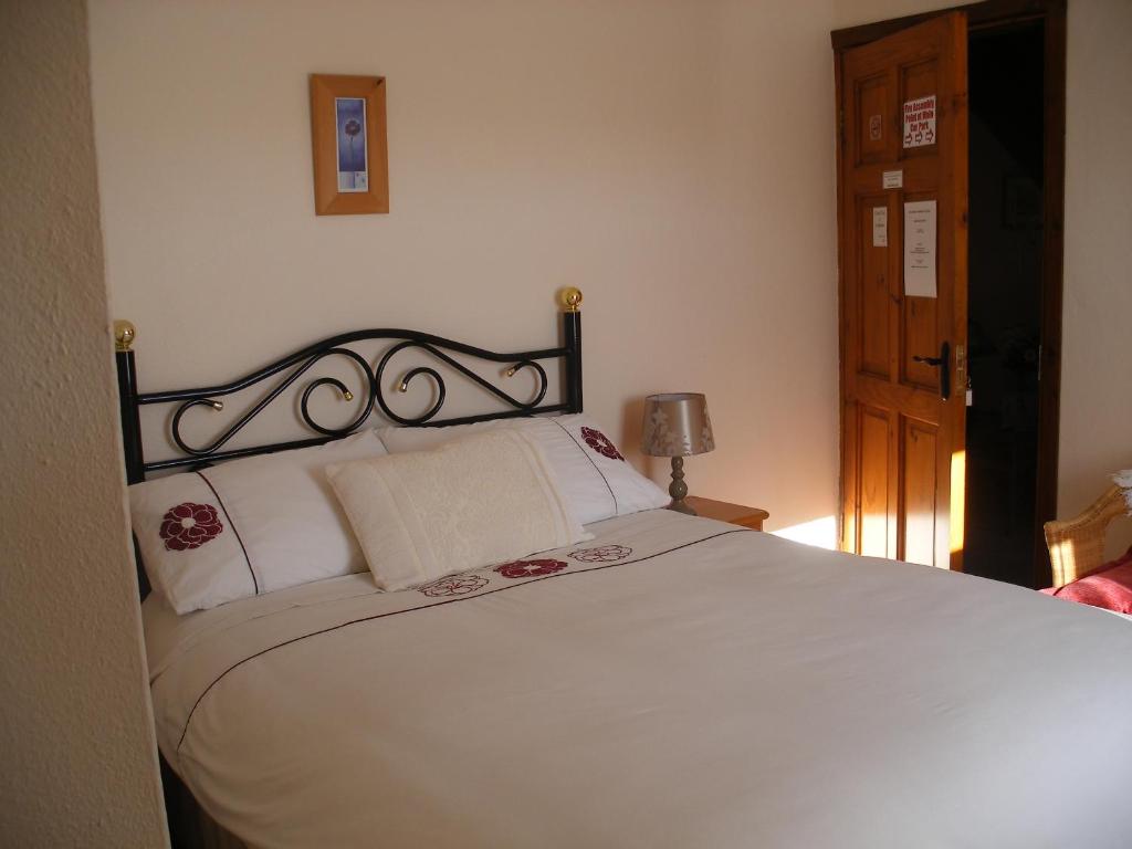 Postel nebo postele na pokoji v ubytování Doolin Cottage Accommodation