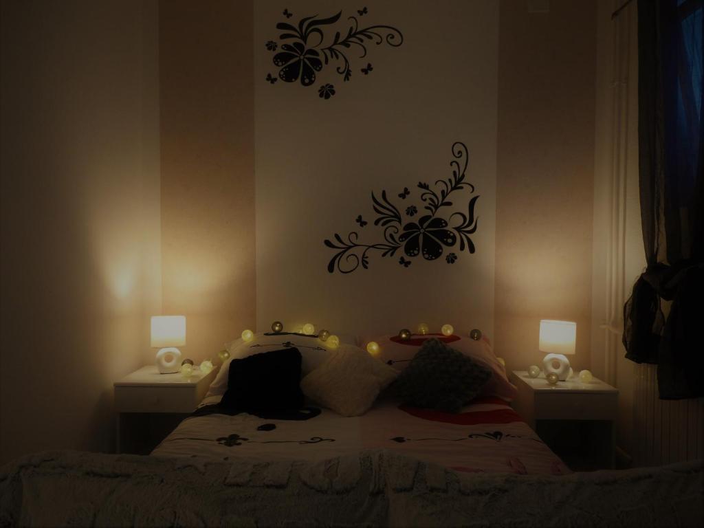 Tempat tidur dalam kamar di Sweet Dreams Apartment
