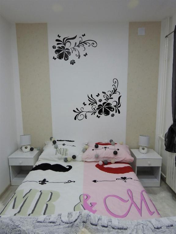 Postel nebo postele na pokoji v ubytování Sweet Dreams Apartment