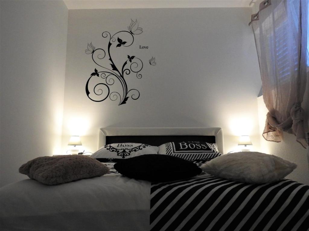 Postel nebo postele na pokoji v ubytování Sweet Dreams Apartment