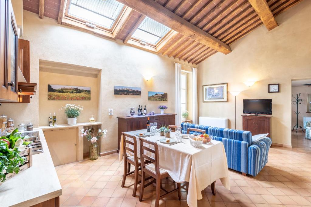 a kitchen and living room with a table and chairs at Villa il Borghetto in Siena