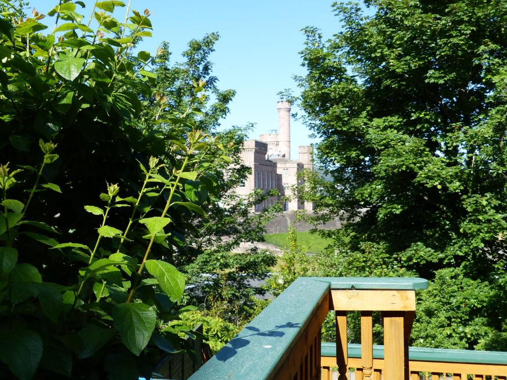 Aed väljaspool majutusasutust Castle Viewpoint B&B
