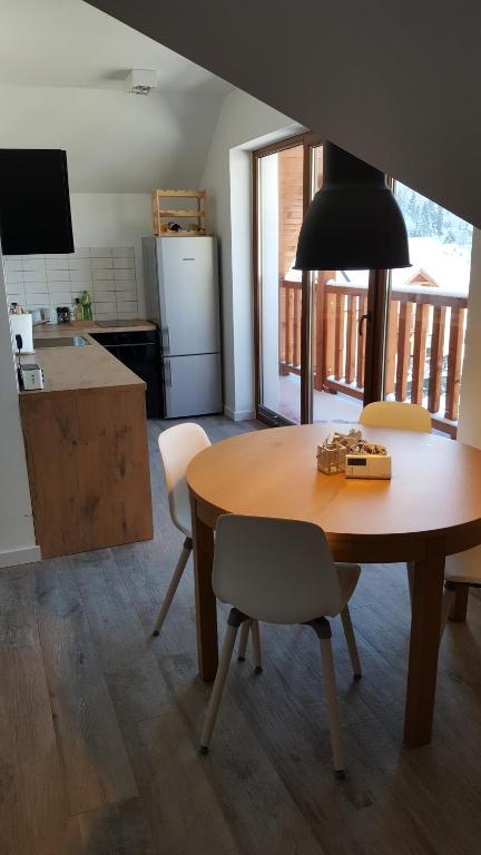 Kuchyňa alebo kuchynka v ubytovaní Apartament Homole A6