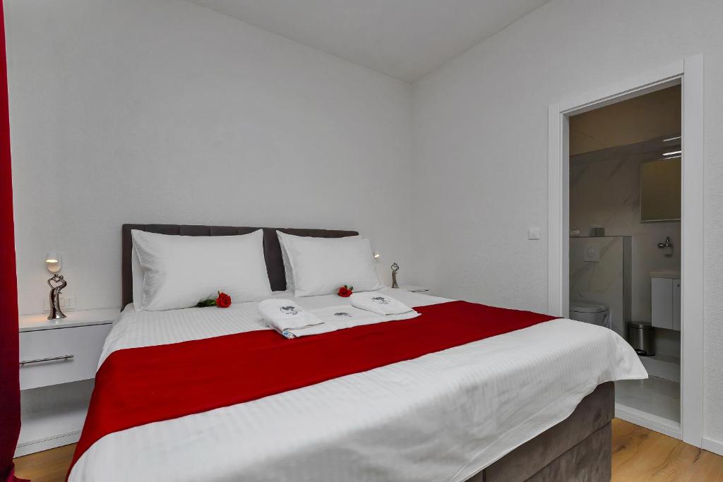 Postel nebo postele na pokoji v ubytování Luxury Rooms Paradise Garden