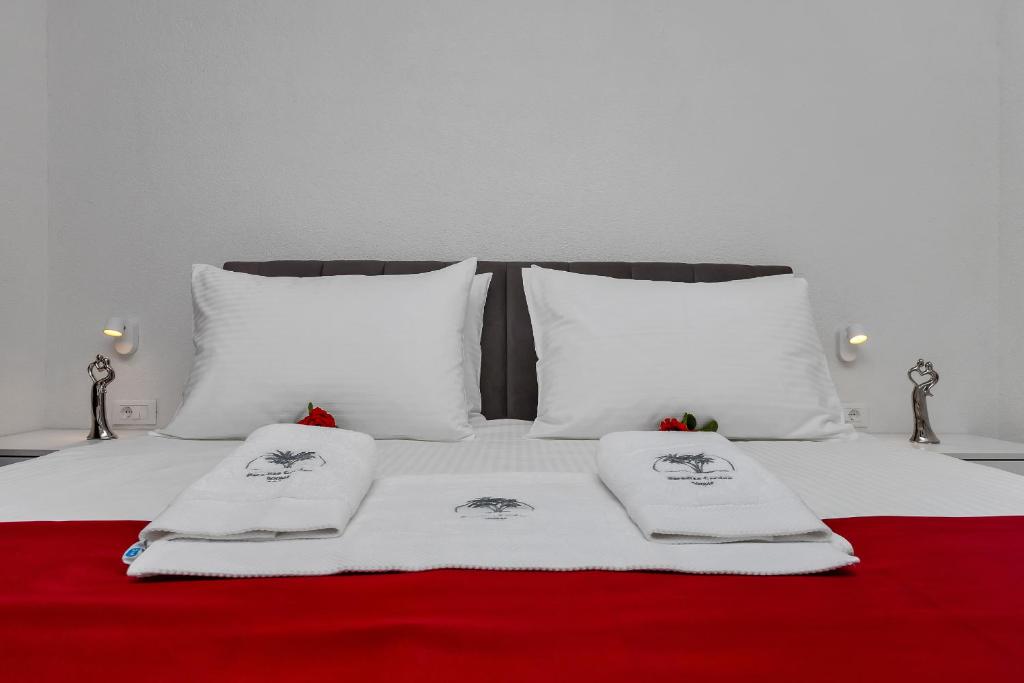 Postel nebo postele na pokoji v ubytování Luxury Rooms Paradise Garden