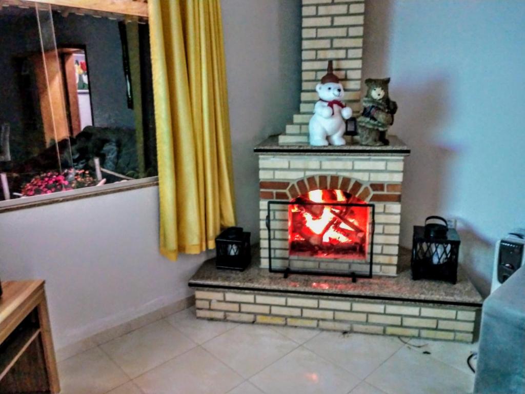  Casa Amarela nas montanhas