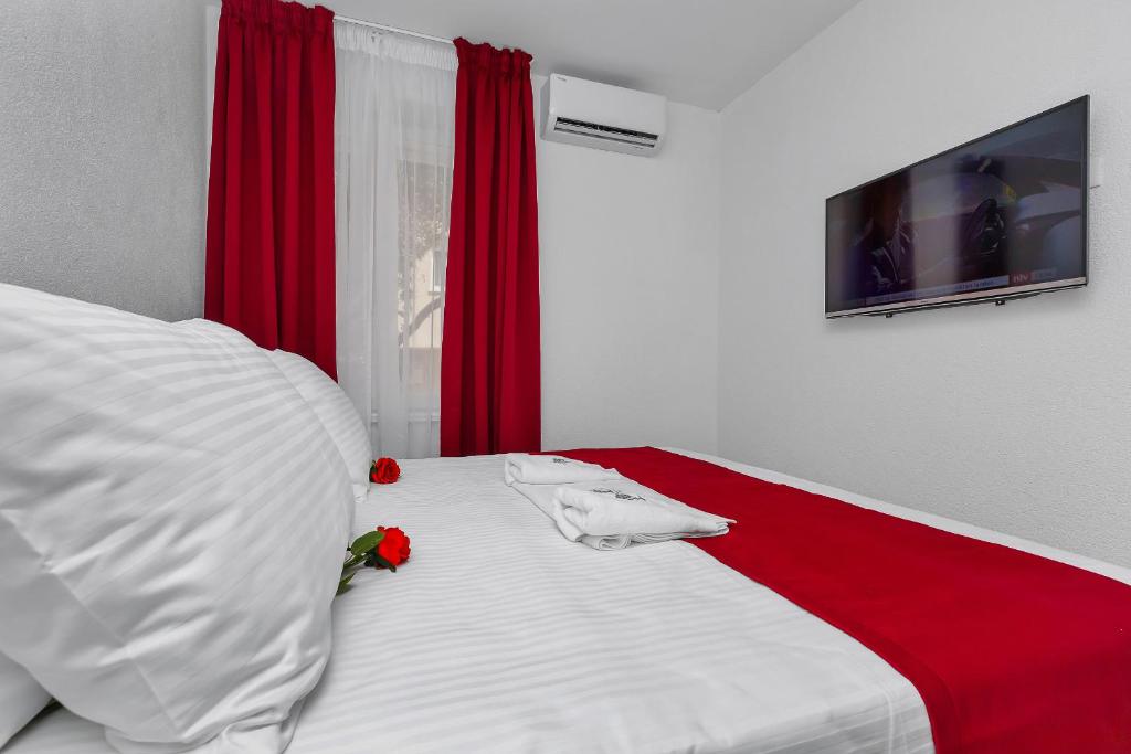 Postel nebo postele na pokoji v ubytování Luxury Rooms Paradise Garden