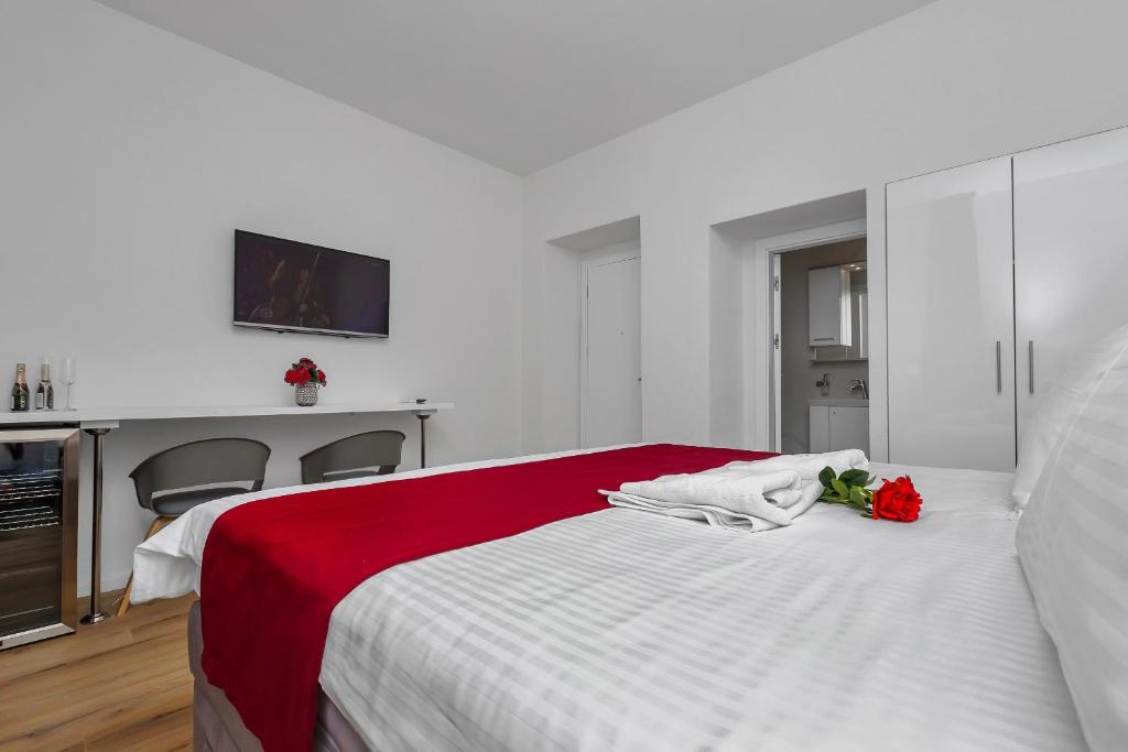 Postel nebo postele na pokoji v ubytování Luxury Rooms Paradise Garden