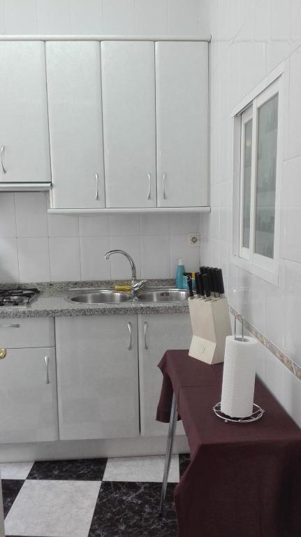 A kitchen or kitchenette at Apartamentos Oscar