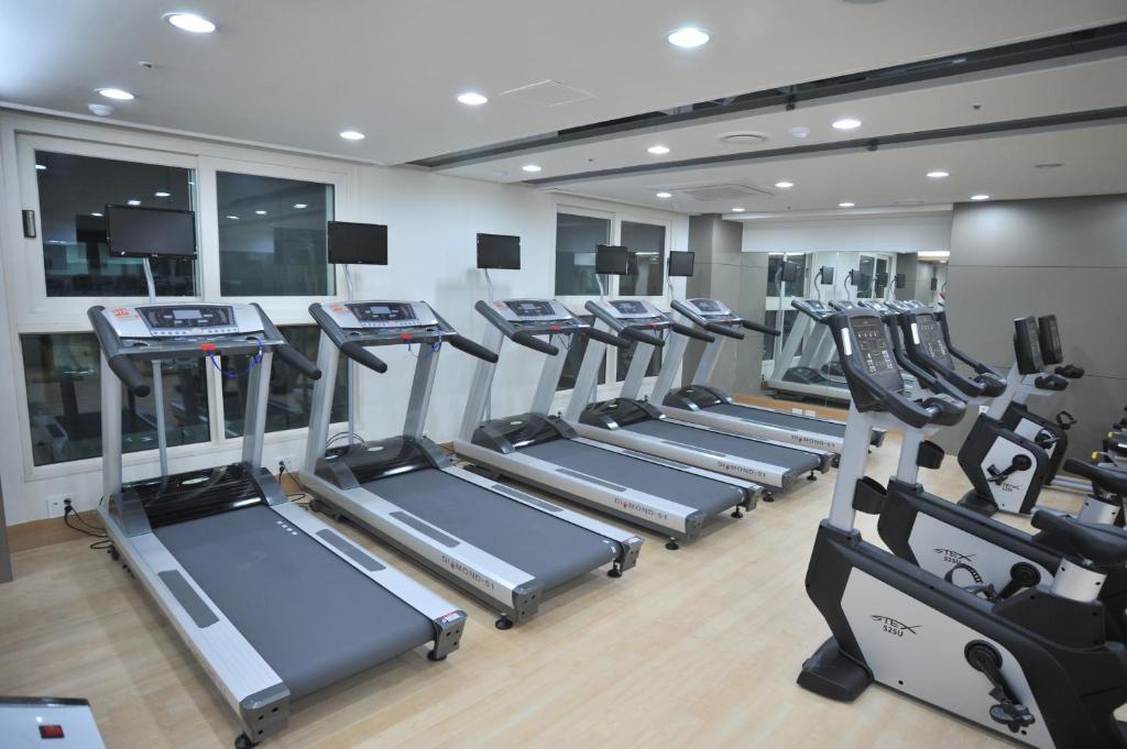 Fitness centrum a/nebo fitness zařízení v ubytování Plea De Blanc Hotel & Residence