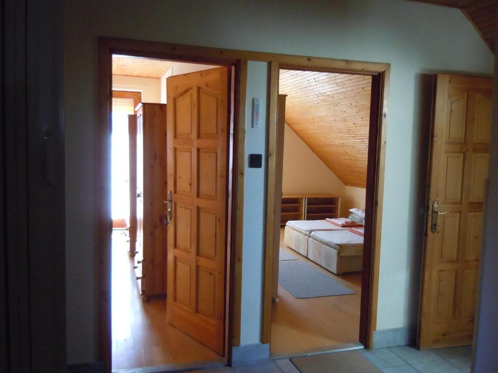 Postel nebo postele na pokoji v ubytování apartman-kata