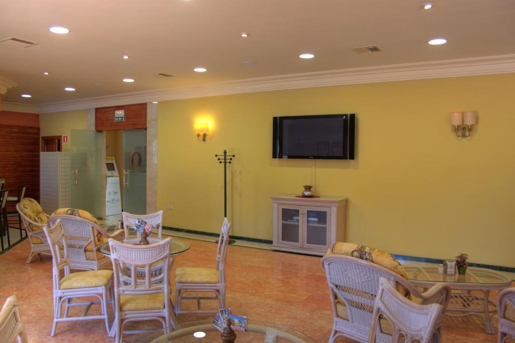 TV a/nebo společenská místnost v ubytování Hotel Avenida