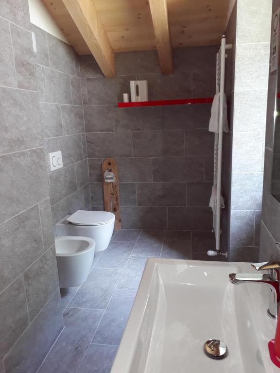 Koupelna v ubytování Foresteria B&B Vecchiascuola Pianazzola